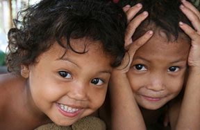 volunteers in orphanage in cambodia