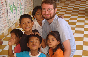 volunteers in cambodia teaching