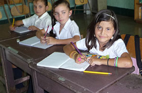 volunteers in costarica teaching