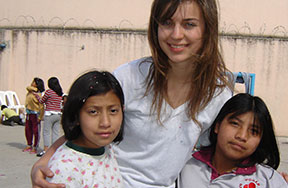 volunteers in guatemala teaching