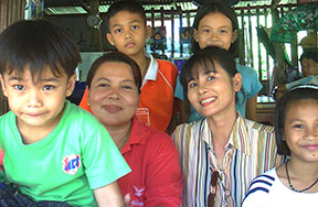 volunteers in thailand orphanage