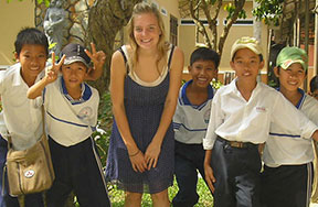 volunteers in thailand teaching